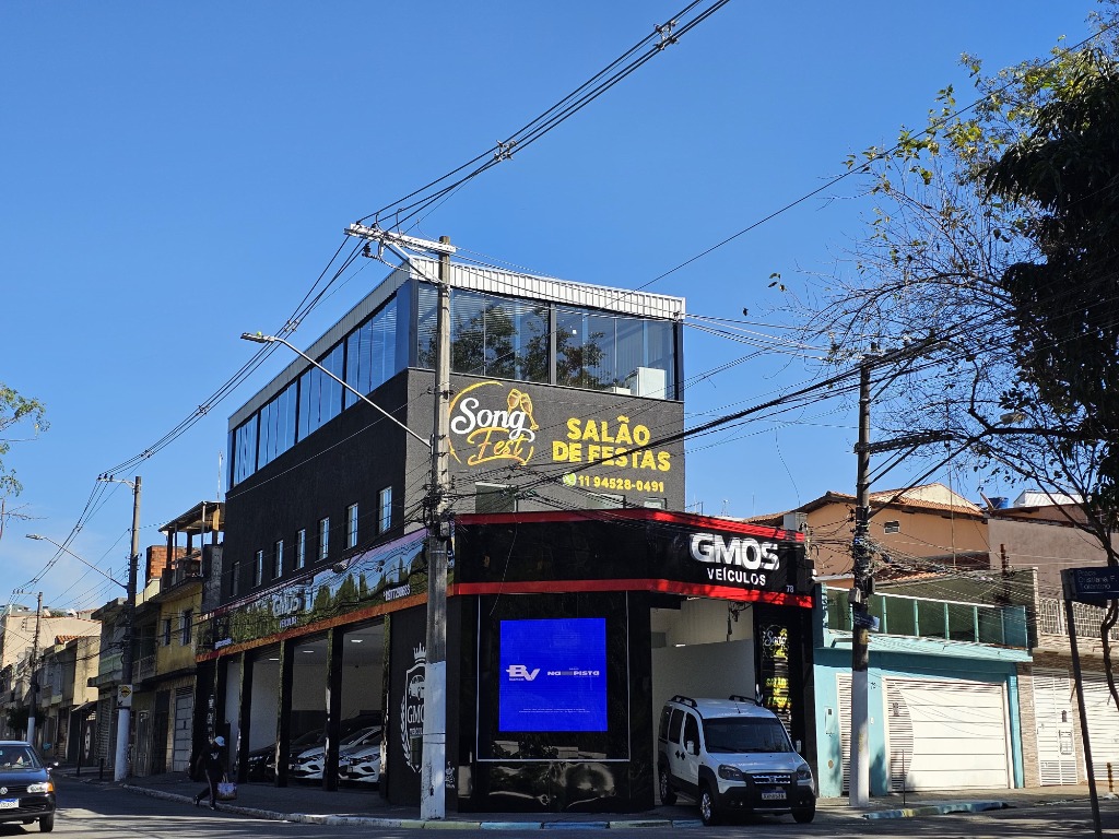 Visão Geral do Prédio de Esquina